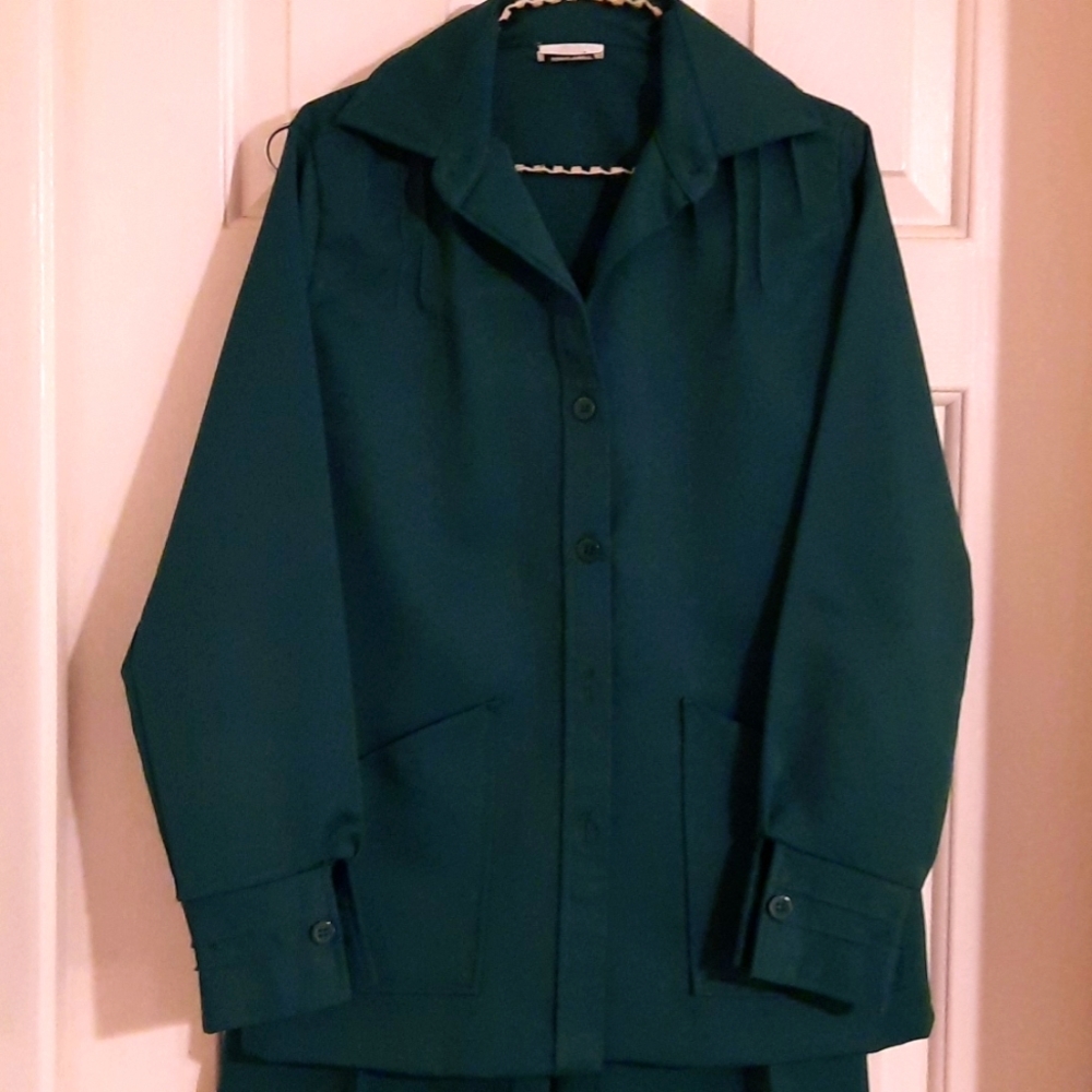 Womens Green vintage 70's suit Salem brand measurements in details